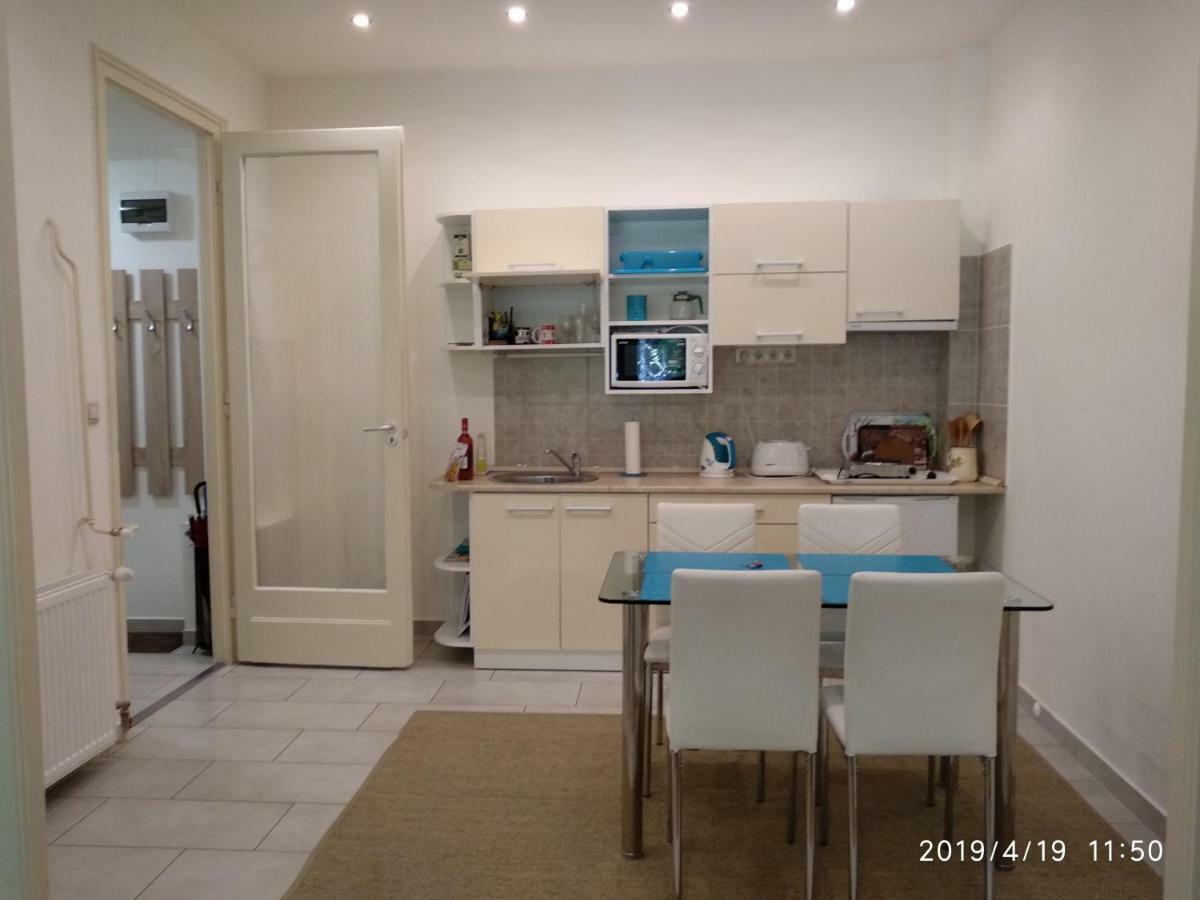 Lara Apartman บูดาเปสต์ ภายนอก รูปภาพ